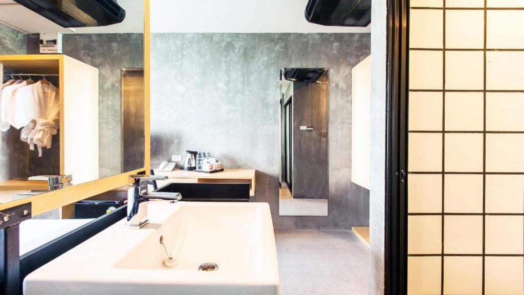 B2 Phuket Boutique & Budget Hotel מראה חיצוני תמונה