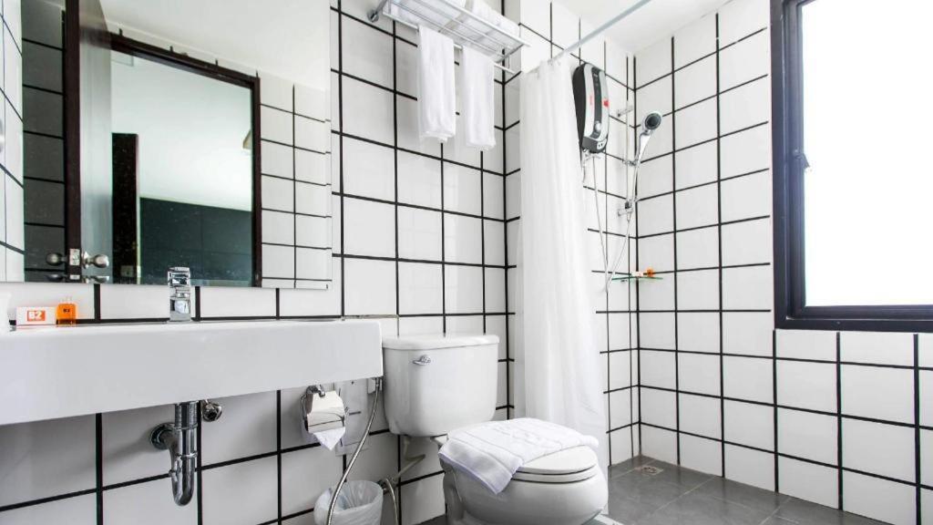 B2 Phuket Boutique & Budget Hotel מראה חיצוני תמונה